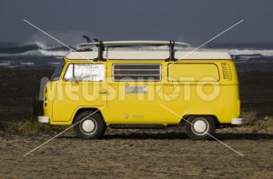 Minivan VolksWagen with surfboard - MeusPhoto