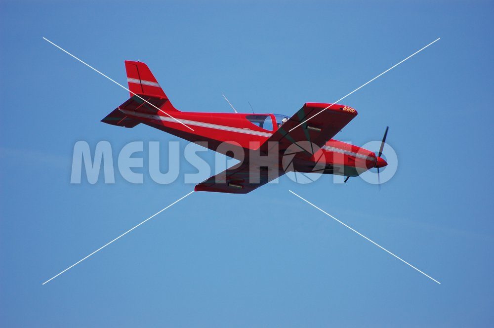 Single engine red plane - MeusPhoto