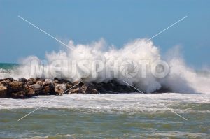 Wave on the rocks - MeusPhoto