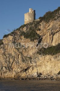 Fico tower on rocky wall - MeusPhoto