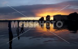 Sunset on Sabaudia lake from the dock - MeusPhoto